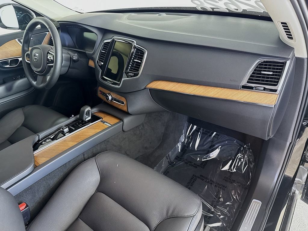 Certified 2025 Volvo XC90 B6 Plus image 31