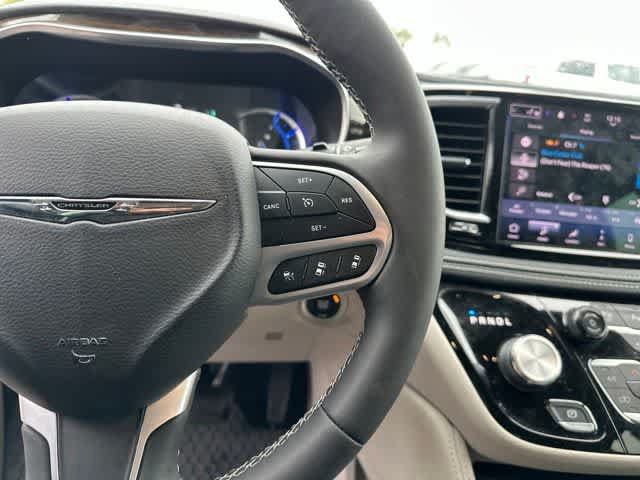 Used 2022 Chrysler Pacifica Limited FWD image 7
