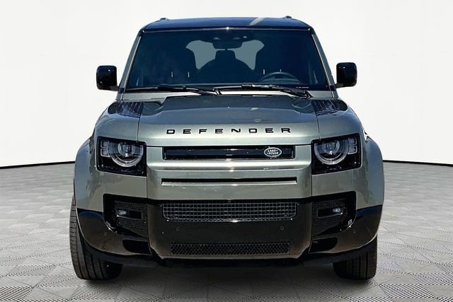 Used 2024 Land Rover Defender 130 X-Dynamic SE image 3