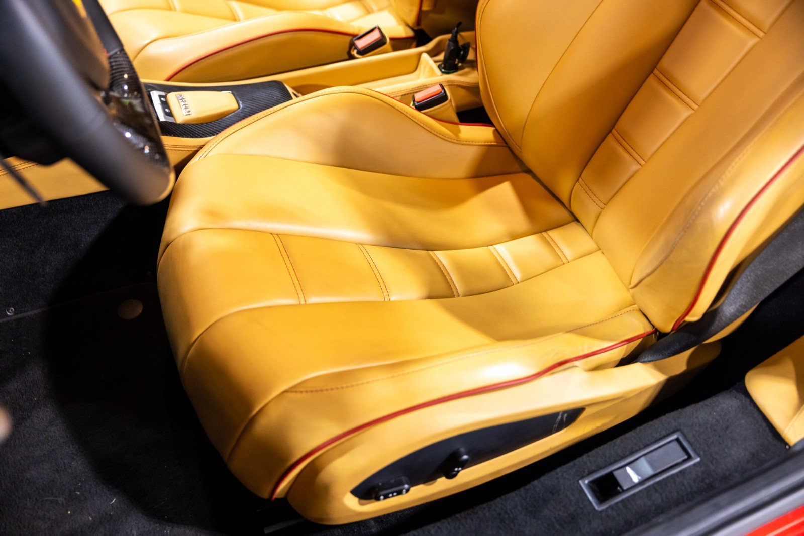 Used 2012 Ferrari 458 Italia Coupe RWD image 41