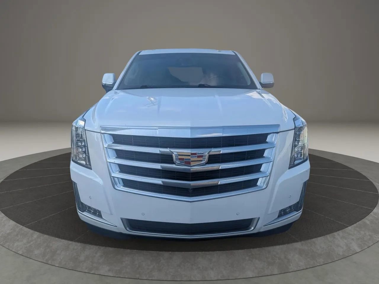 Used 2017 Cadillac Escalade Luxury image 3