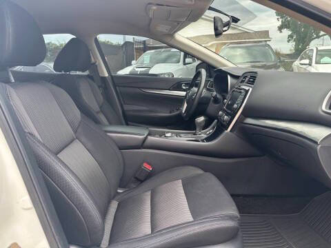 Used 2019 Nissan Maxima 3.5 S w/ Floor Mat Group FWD image 4