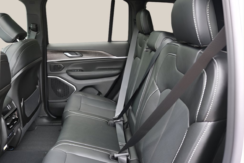 New 2027 Jeep Grand Cherokee Limited AWD/4WD image 16