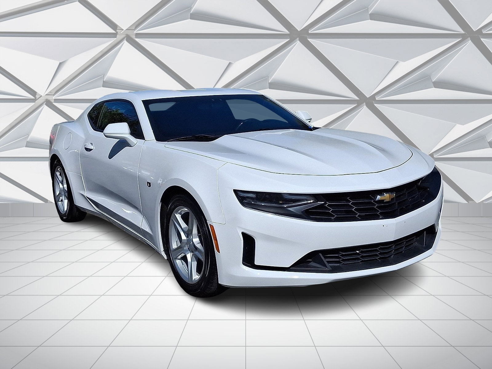 Used 2020 Chevrolet Camaro LT RWD image 2