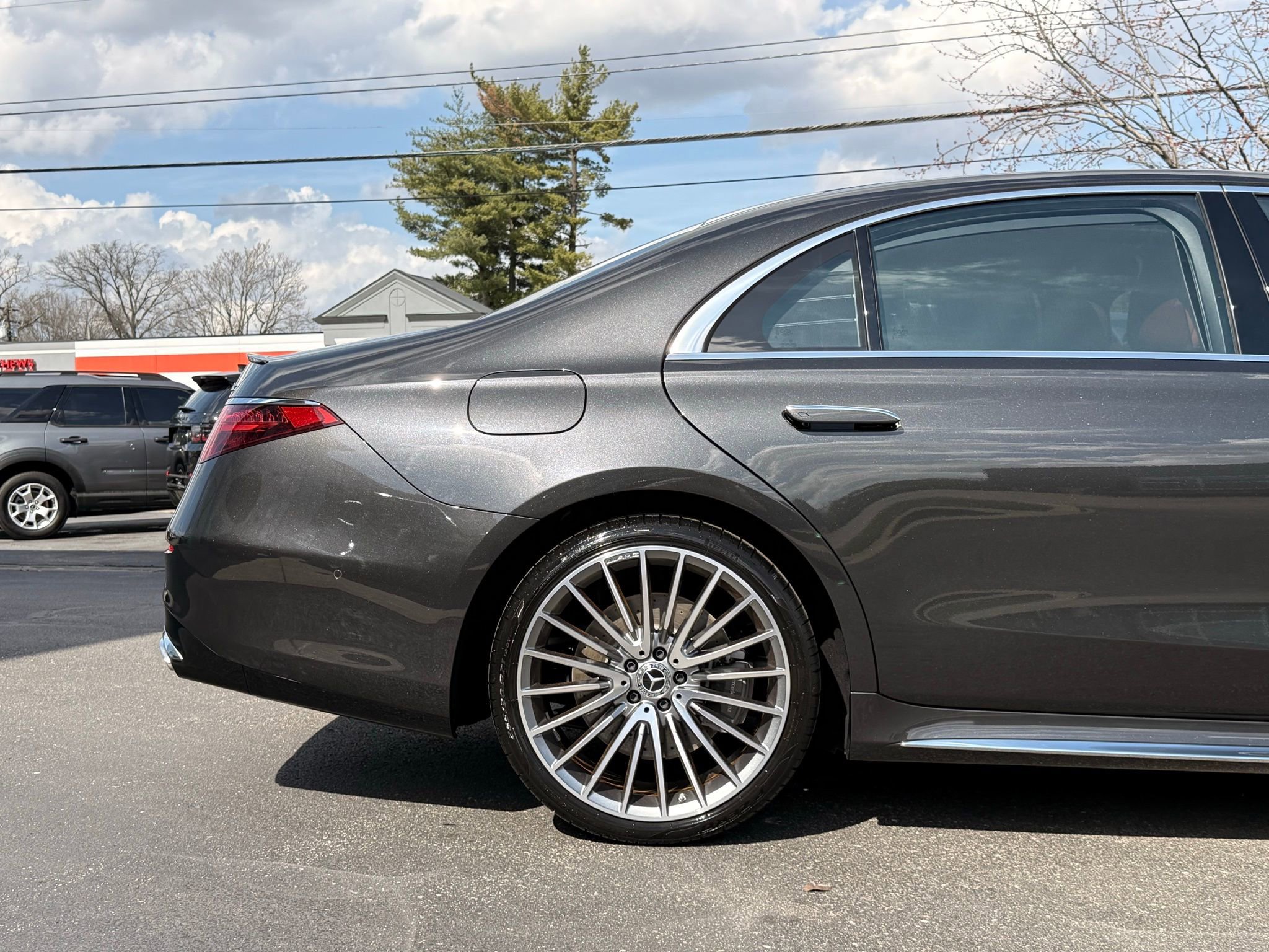 Used 2022 Mercedes-Benz S 580 4MATIC Sedan w/ AMG Line Package image 13