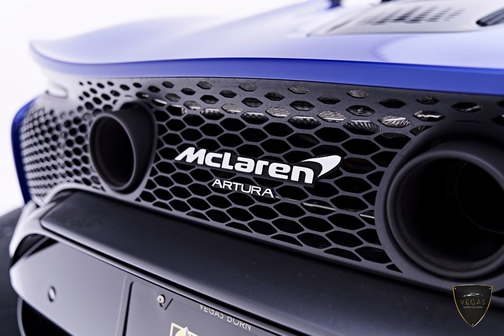 Used 2025 McLaren Artura RWD image 37