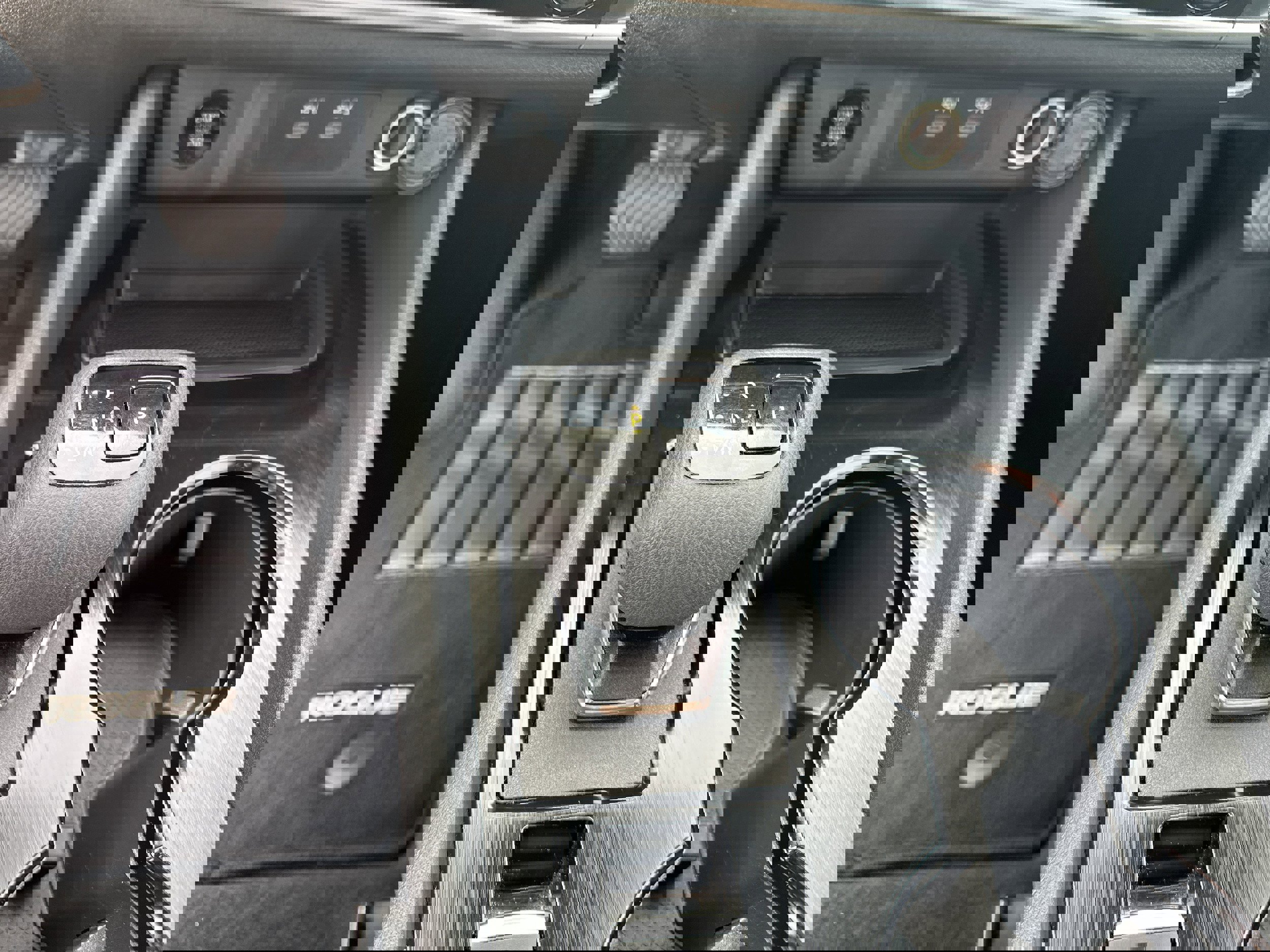 Used 2024 Nissan Rogue S image 29