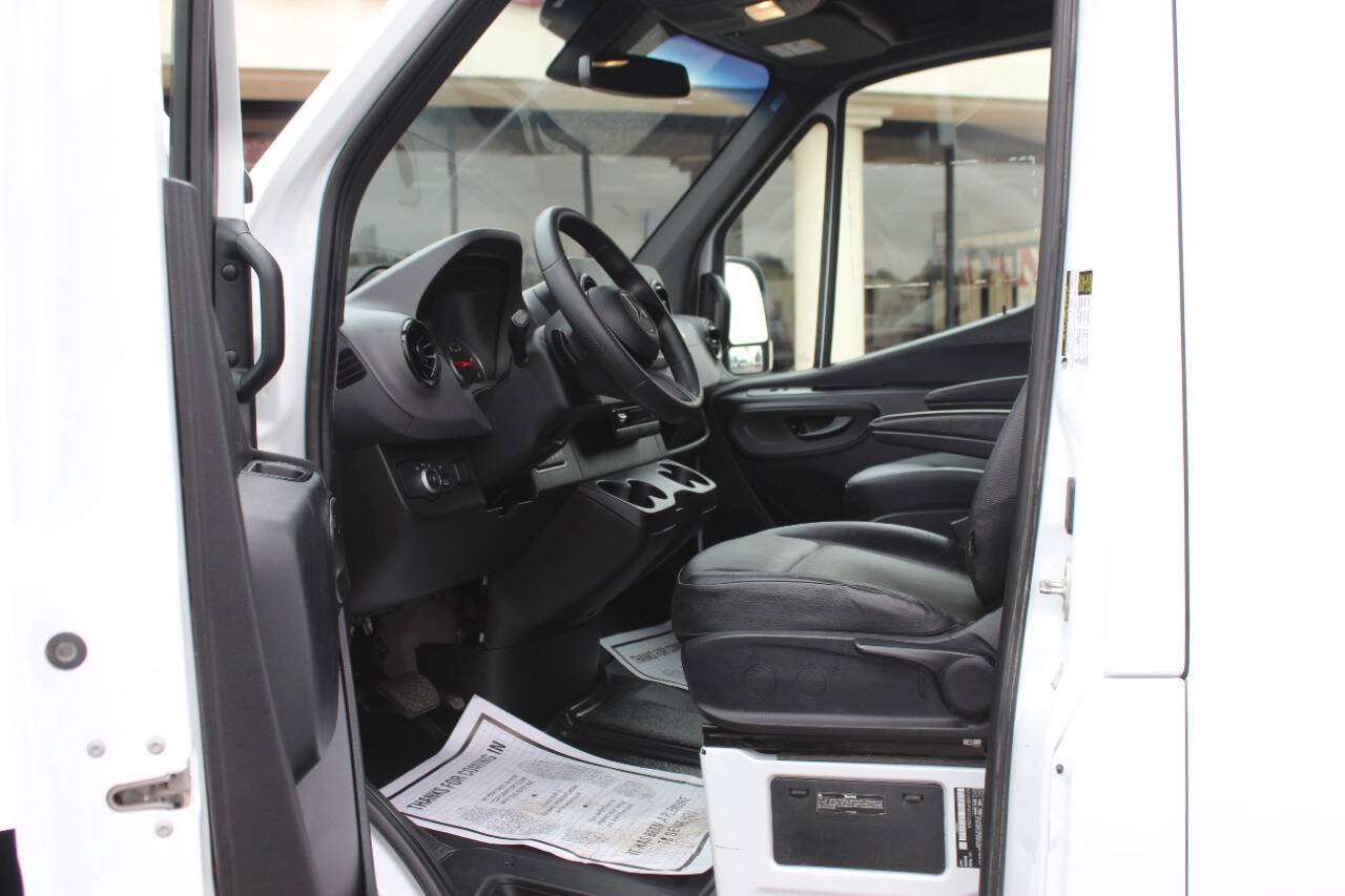 Used 2025 Mercedes-Benz Sprinter 2500 image 21