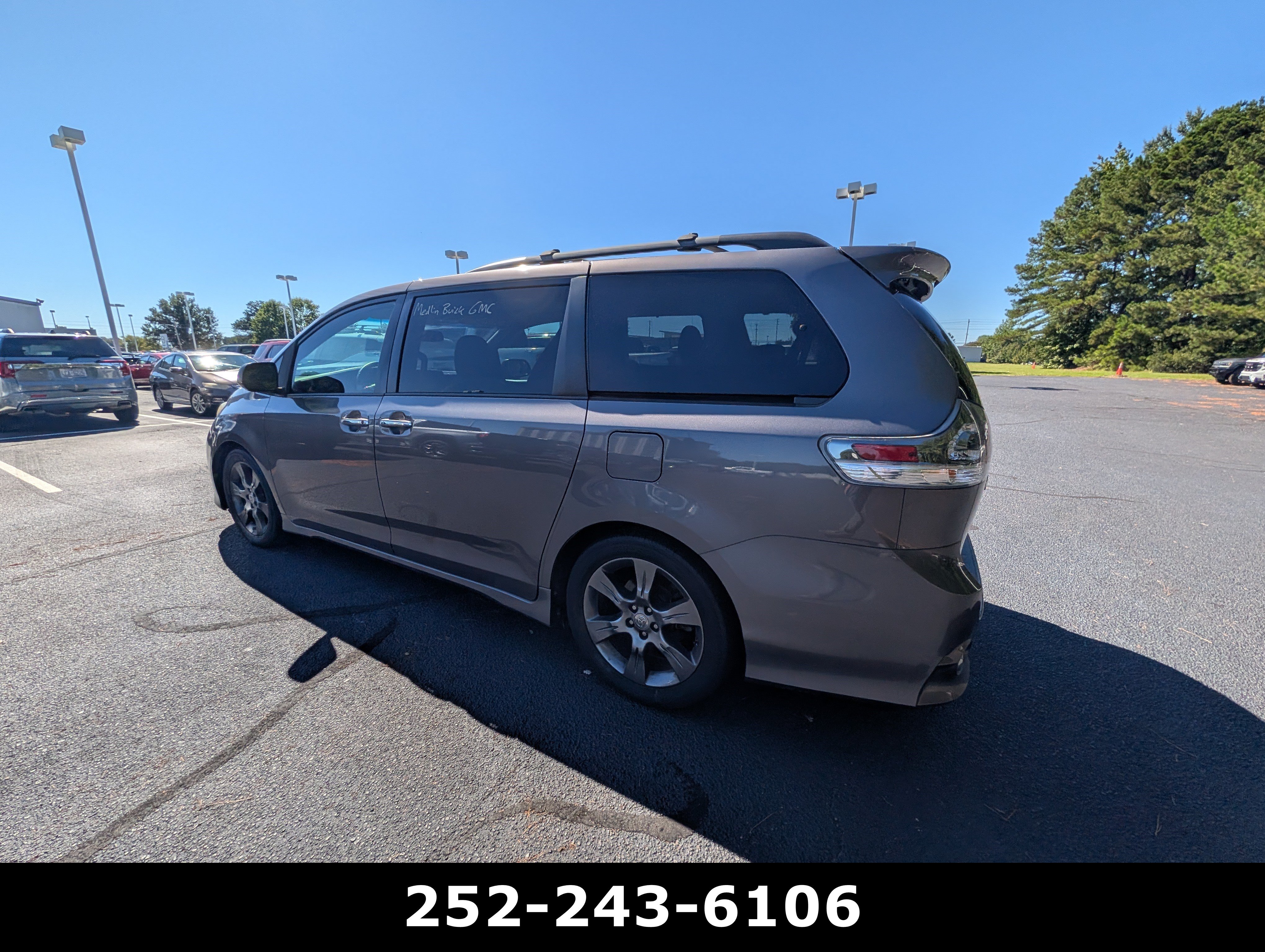 Used 2016 Toyota Sienna SE Premium FWD image 9