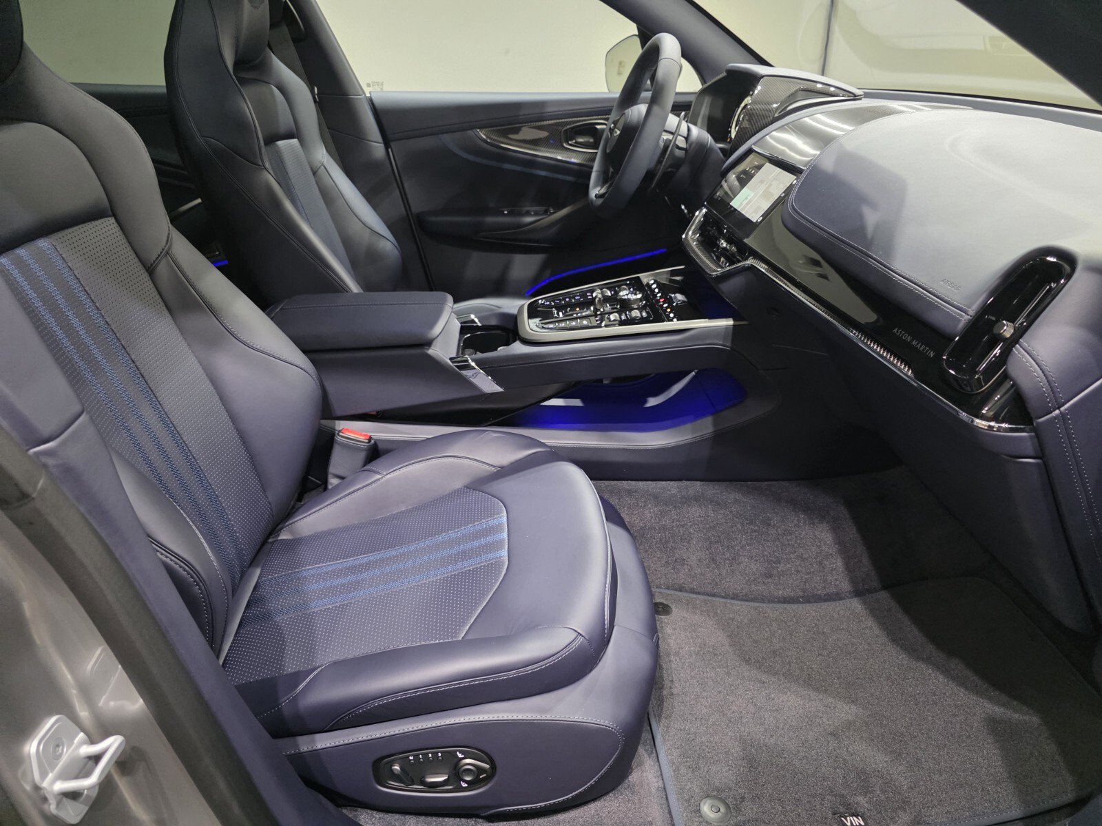 New 2026 Aston Martin DBX 707 image 21