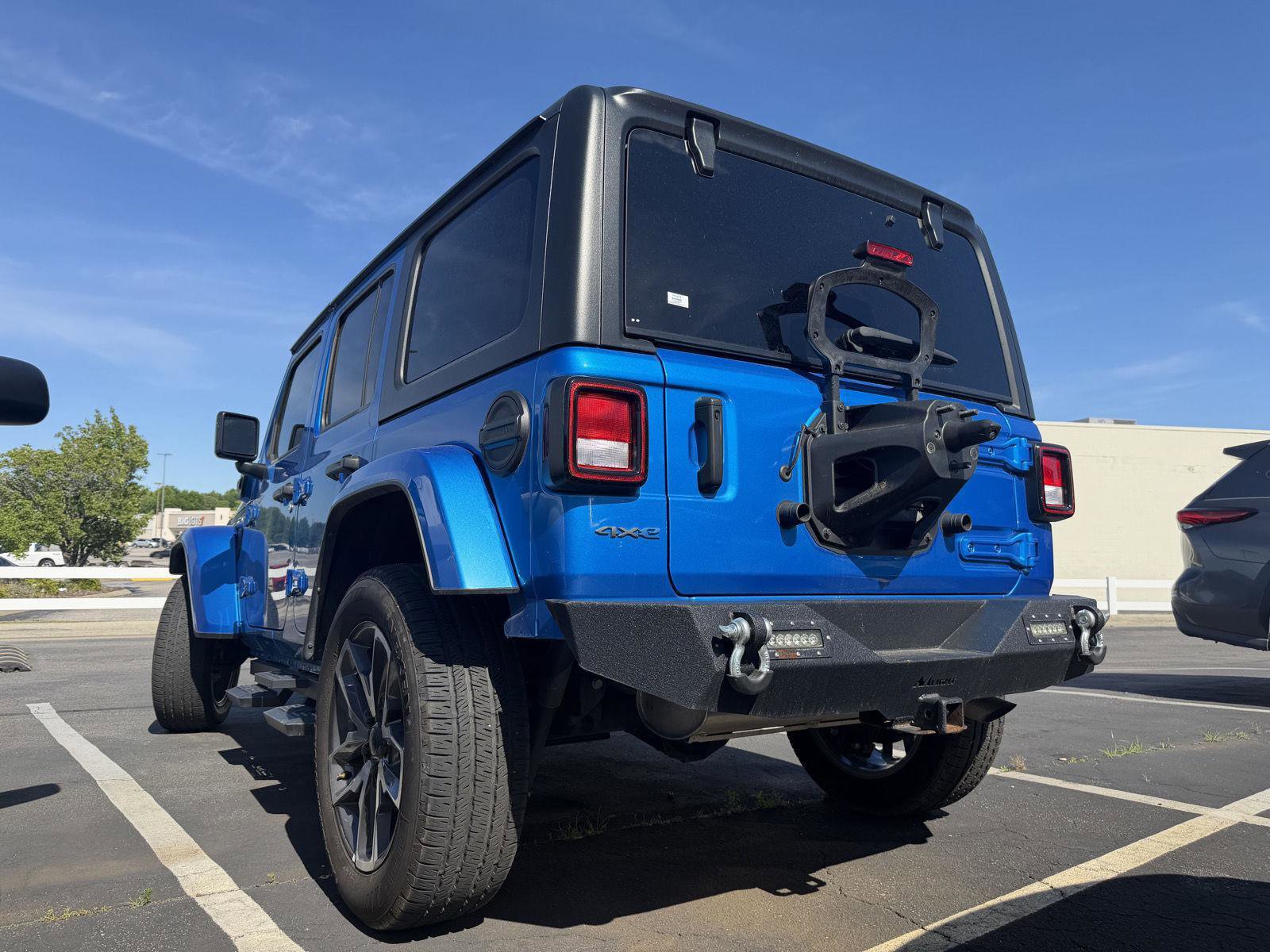 Used 2024 Jeep Wrangler Unlimited w/ Convenience Group AWD/4WD image 10