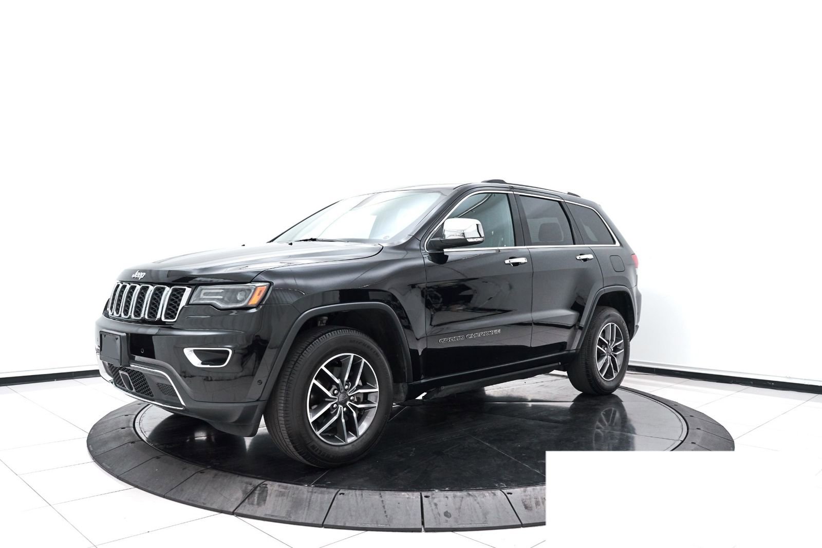 Used 2019 Jeep Grand Cherokee Limited AWD/4WD image 3