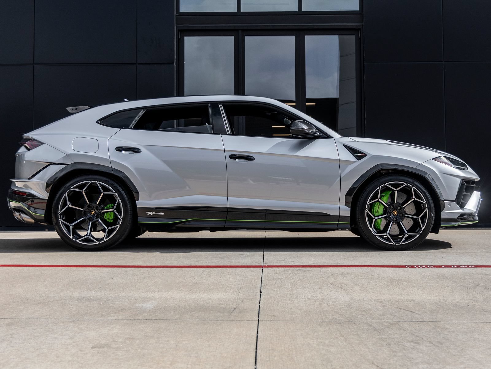 Used 2024 Lamborghini Urus Performante AWD/4WD image 10