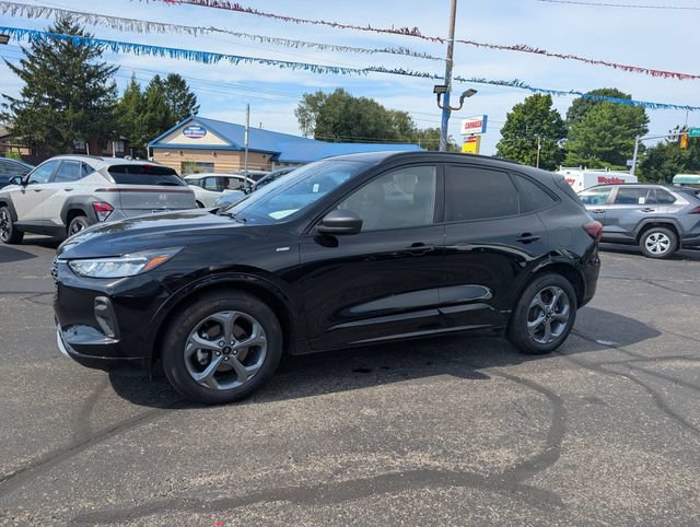 Used 2023 Ford Escape ST-Line w/ Tech Pack #1 AWD/4WD image 4