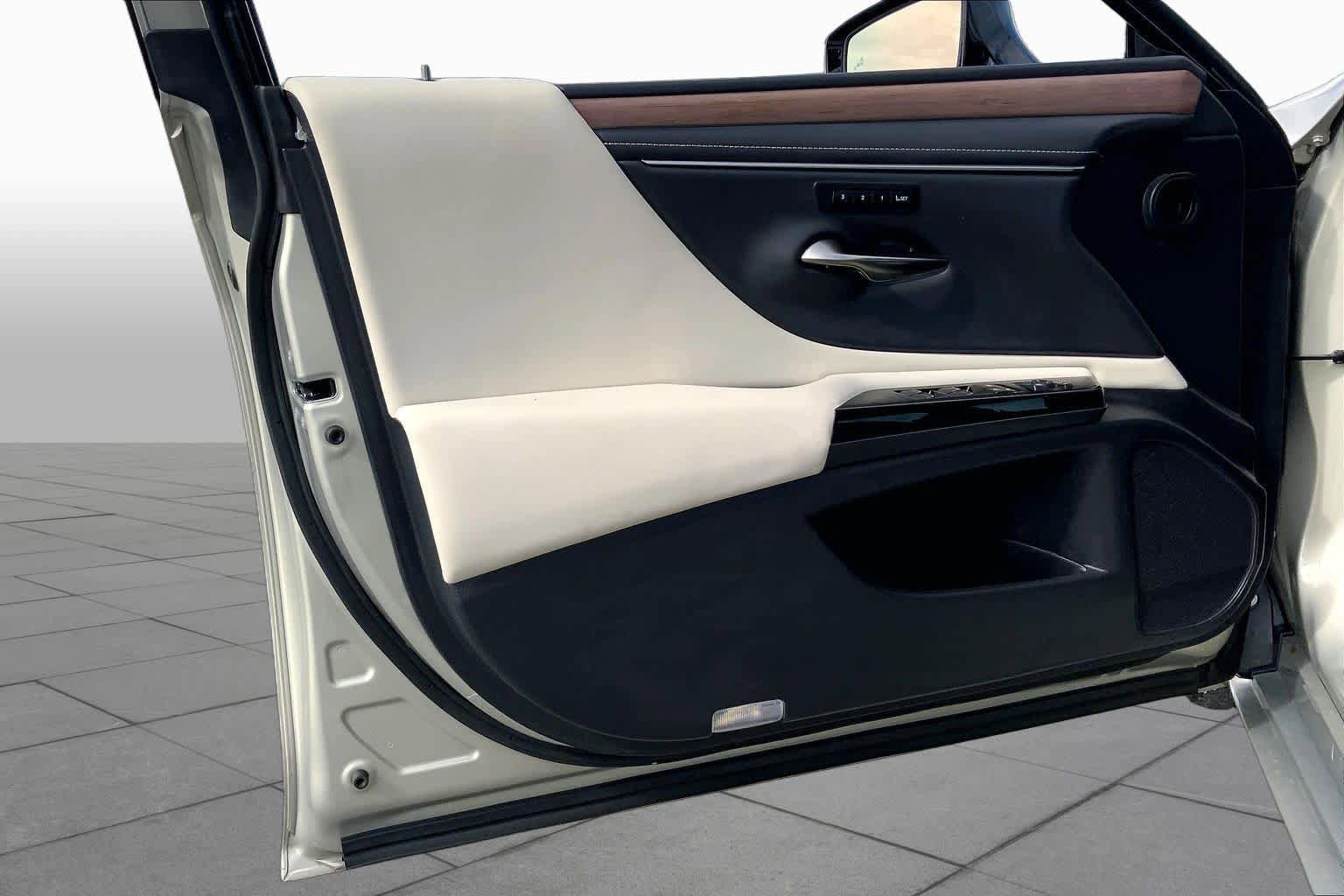 Used 2024 Lexus ES 350 w/ Premium Package FWD image 21