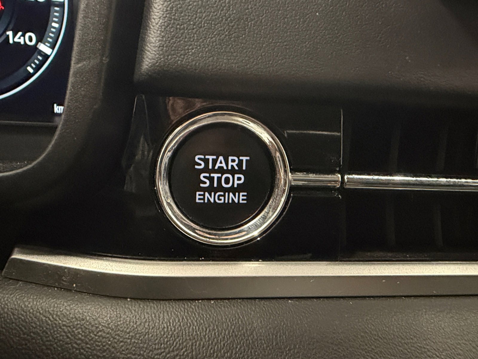 Used 2023 Mitsubishi Outlander SE Black Edition image 37