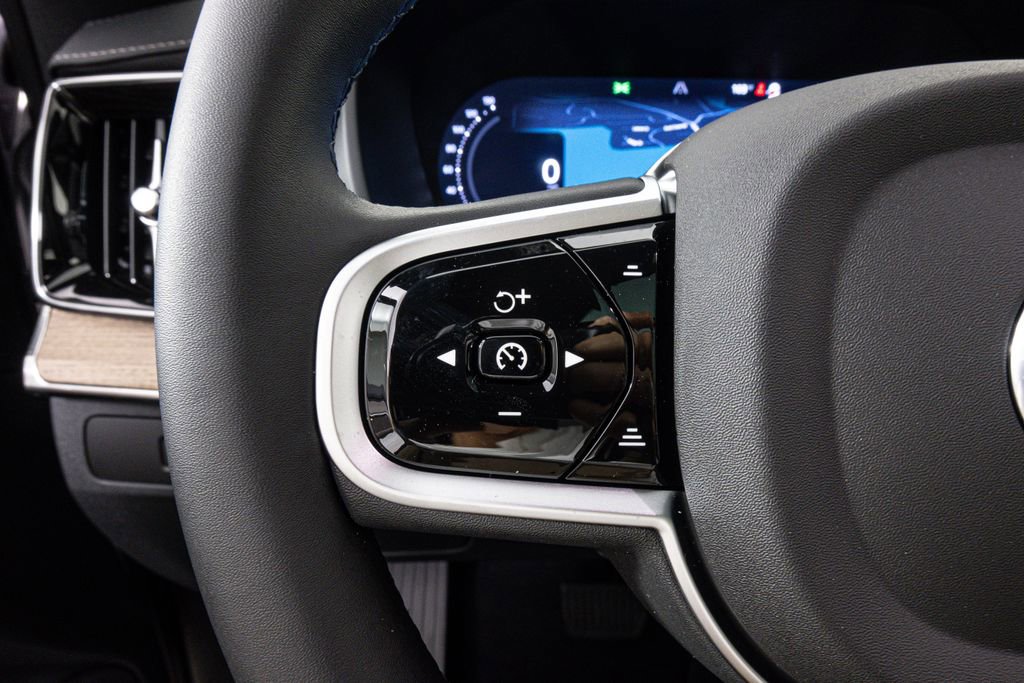 Certified 2026 Volvo XC90 B6 Plus w/ Protection Package Premier image 28