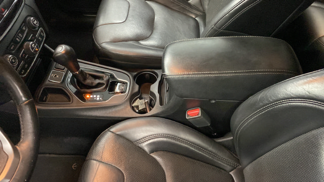 Used 2019 Jeep Cherokee Limited FWD image 19