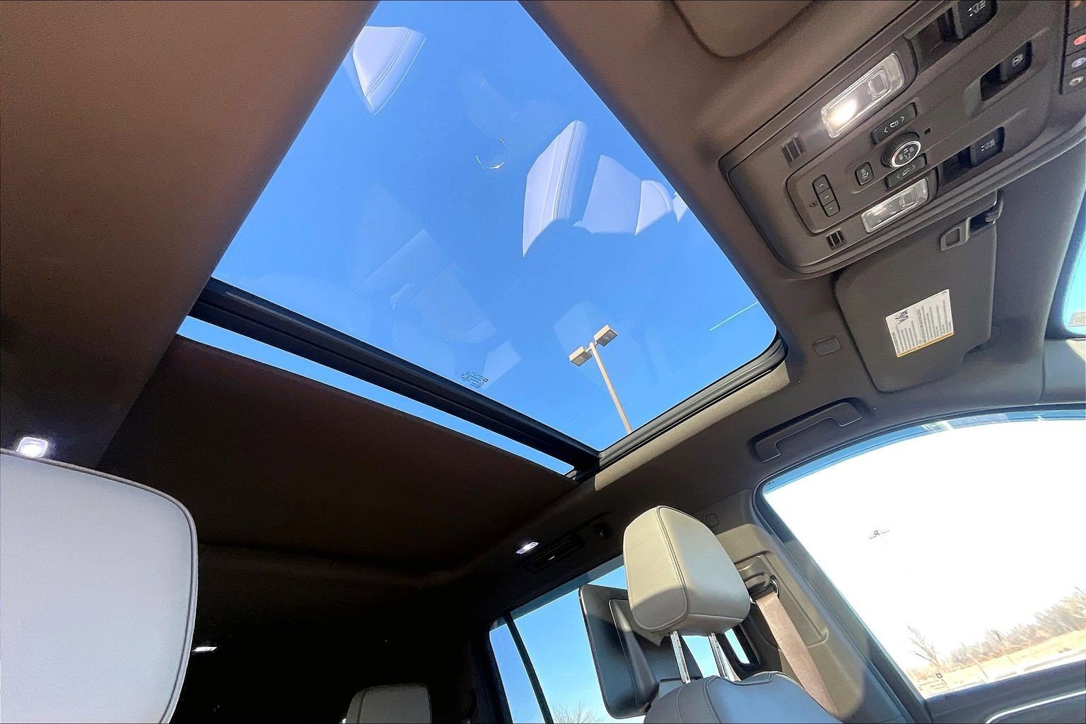 Used 2021 GMC Yukon XL SLT w/ Rear Media and Nav Package image 12