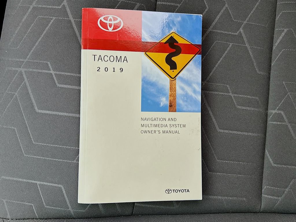 Used 2019 Toyota Tacoma SR5 RWD image 32