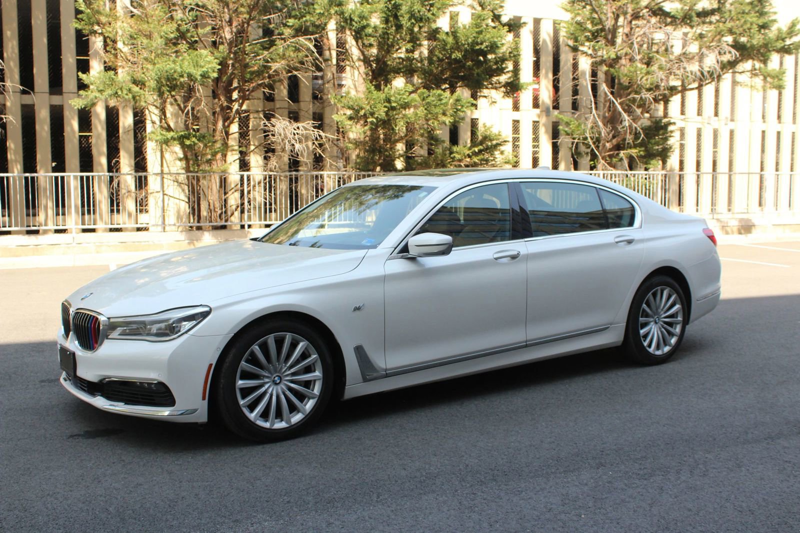 Used 2017 BMW 750i xDrive AWD/4WD image 12