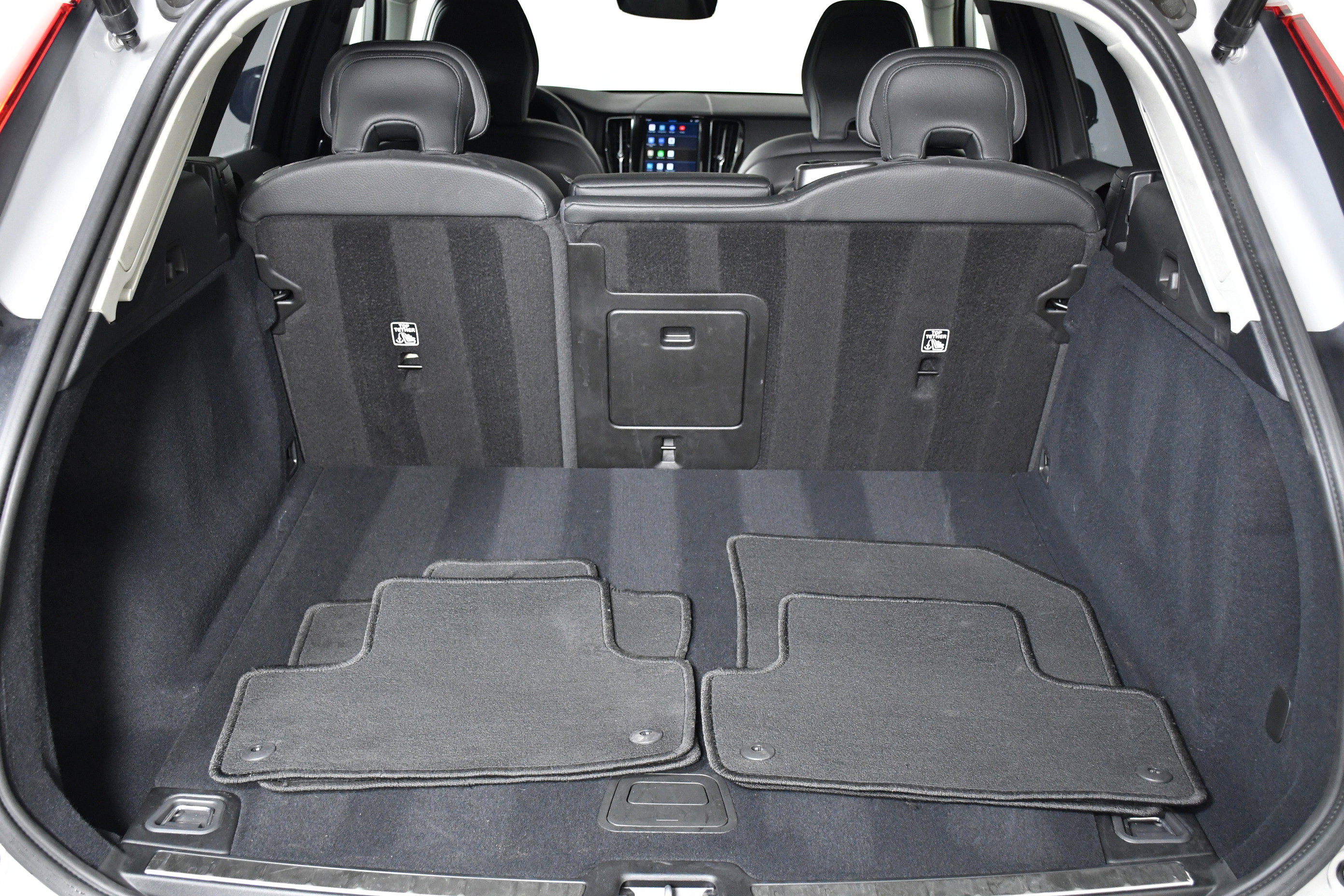 Used 2025 Volvo XC60 B5 Plus image 31