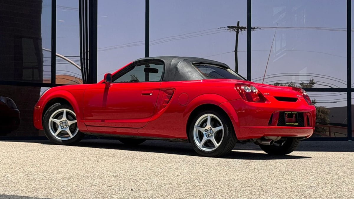 Used 2003 Toyota MR2 RWD image 9