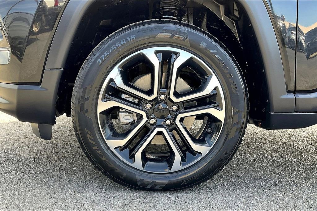 Used 2022 Jeep Compass Limited image 34