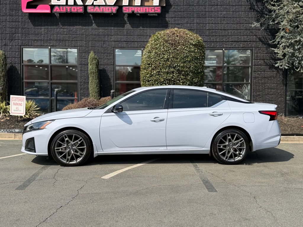 Used 2023 Nissan Altima 2.0 SR FWD image 9