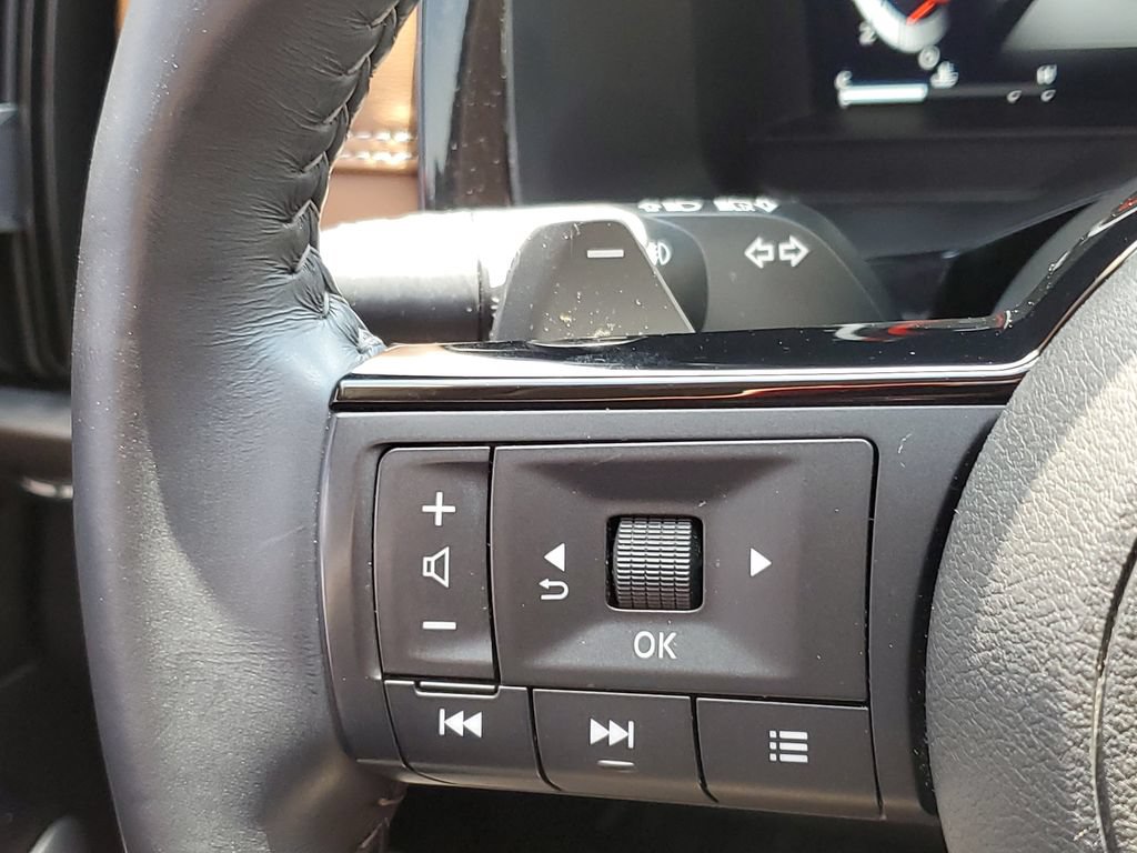 Used 2023 Nissan Pathfinder Platinum AWD/4WD image 13