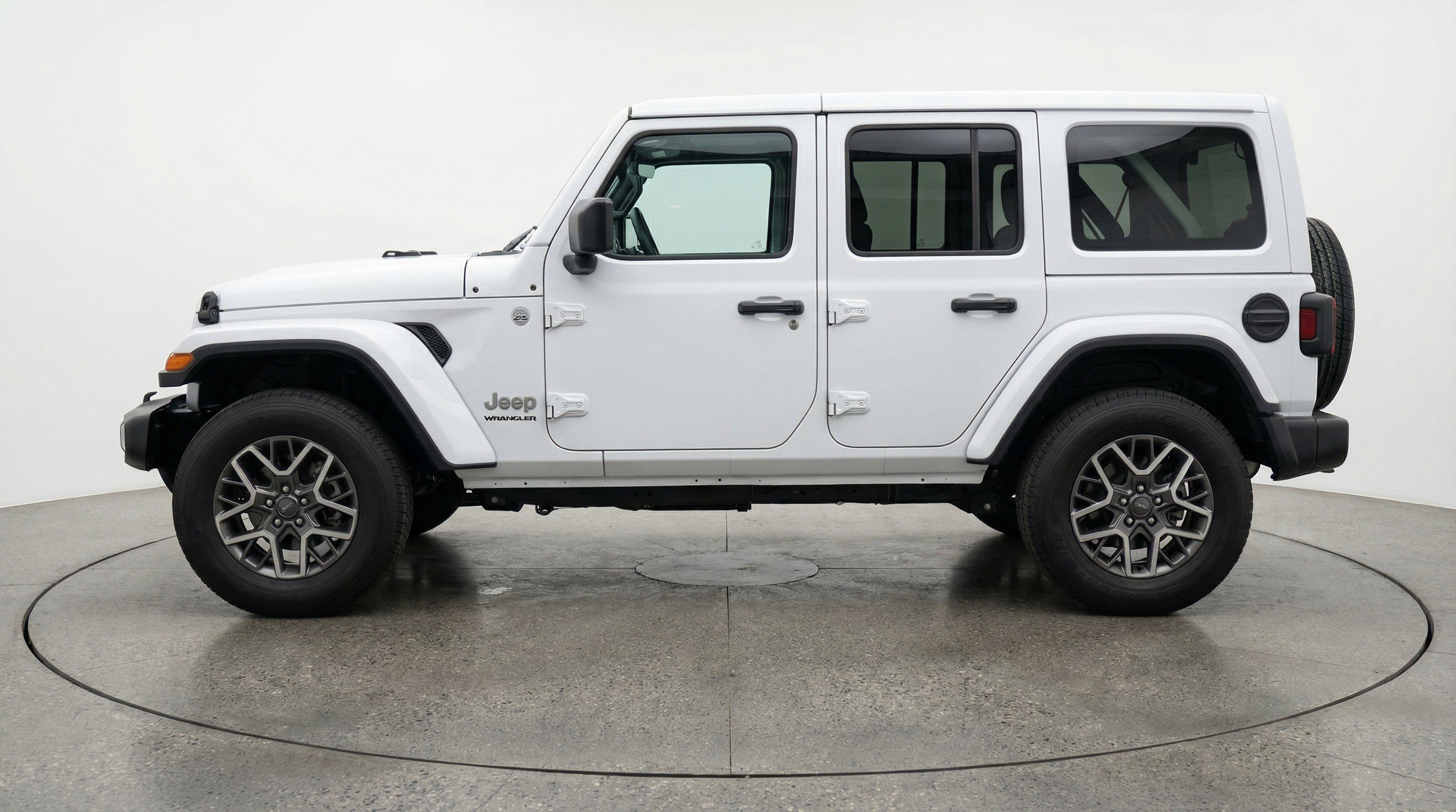 Used 2025 Jeep Wrangler Sahara image 5