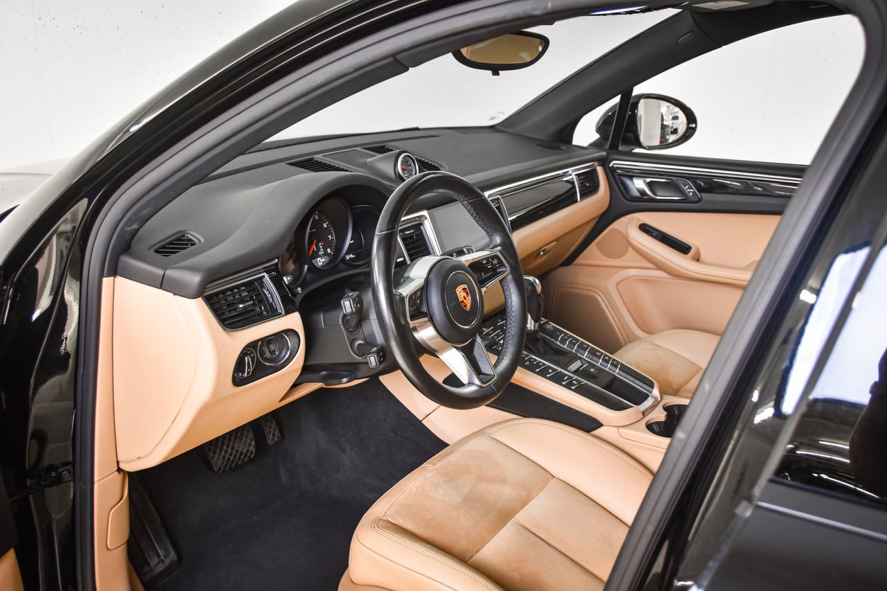 Certified 2018 Porsche Macan image 4