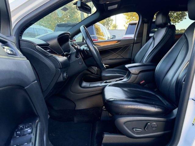 Used 2019 Lincoln MKC Select w/ Select Plus Package AWD/4WD image 9