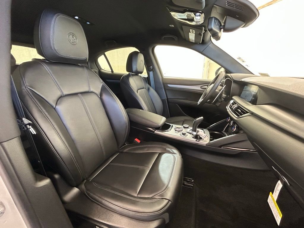 New 2025 Alfa Romeo Stelvio Sprint w/ Convenience Package image 17