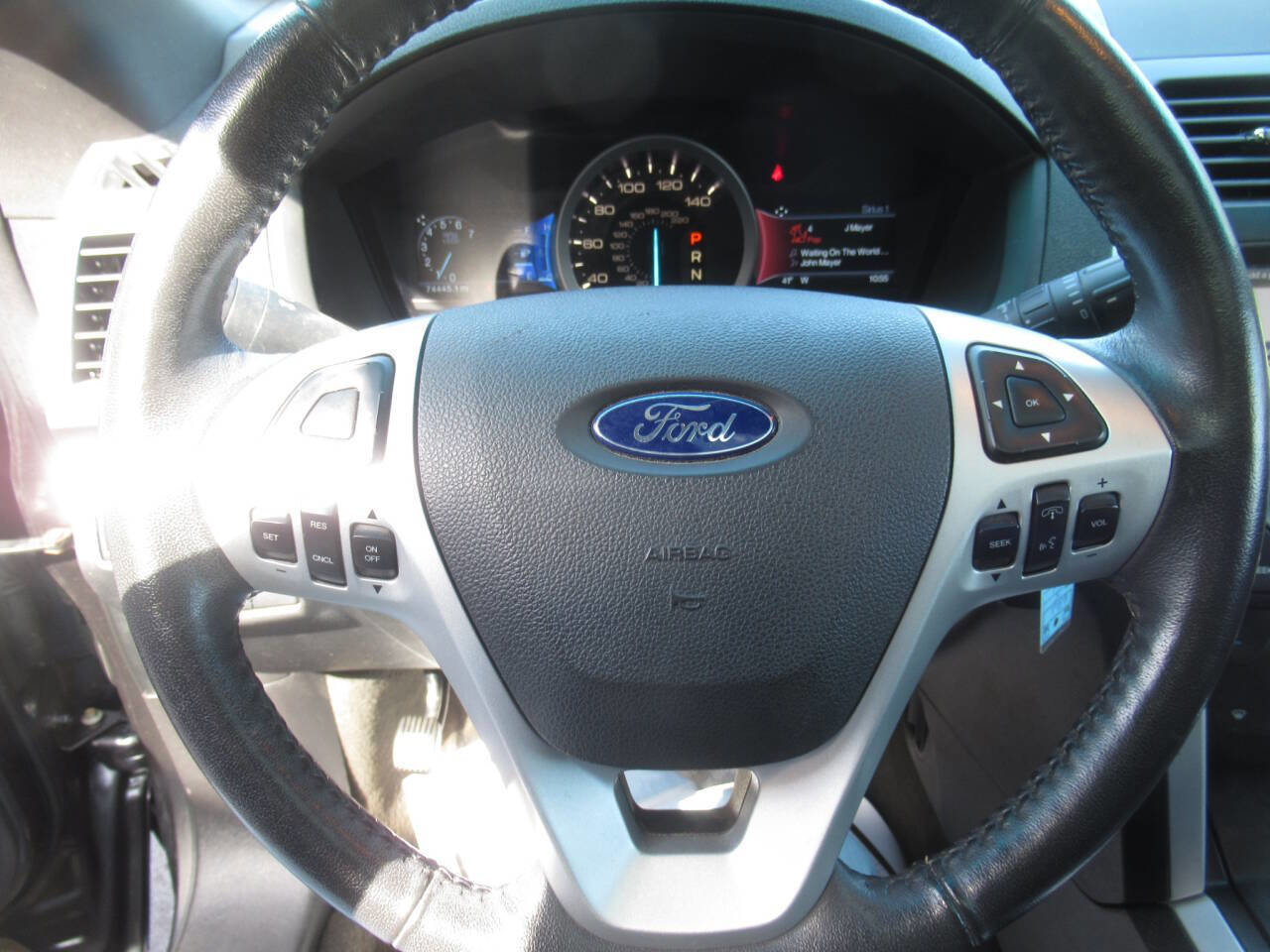 Used 2015 Ford Explorer XLT w/ Equipment Group 202A AWD/4WD image 25