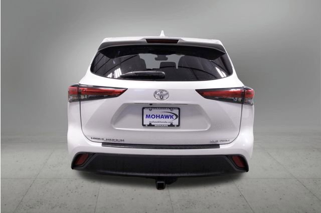 Used 2022 Toyota Highlander XLE AWD/4WD image 4