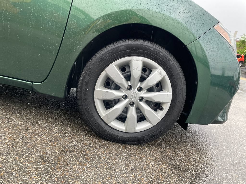 Used 2015 Toyota Corolla LE FWD image 11