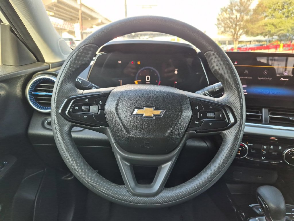Used 2026 Chevrolet Trax LT FWD image 23