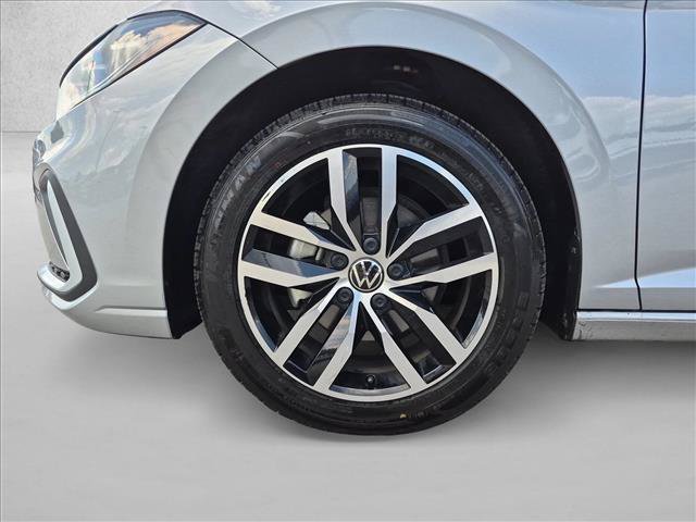 Used 2025 Volkswagen Jetta SE FWD image 22