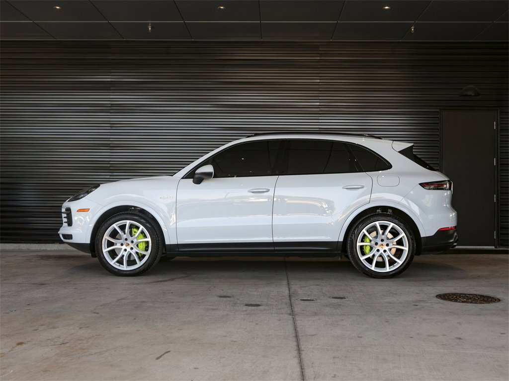 Certified 2023 Porsche Cayenne Platinum Edition image 2