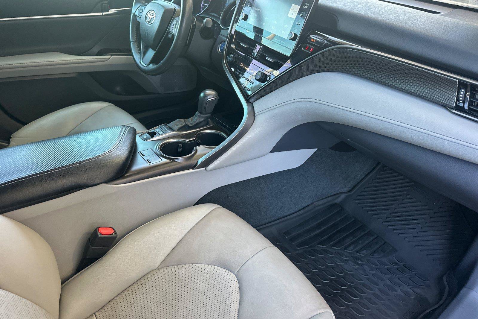 Used 2022 Toyota Camry XSE FWD image 14