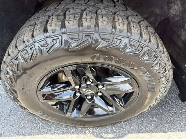 Used 2023 Chevrolet Silverado 1500 Custom Trail Boss w/ LPO, Dark Essentials Package image 16