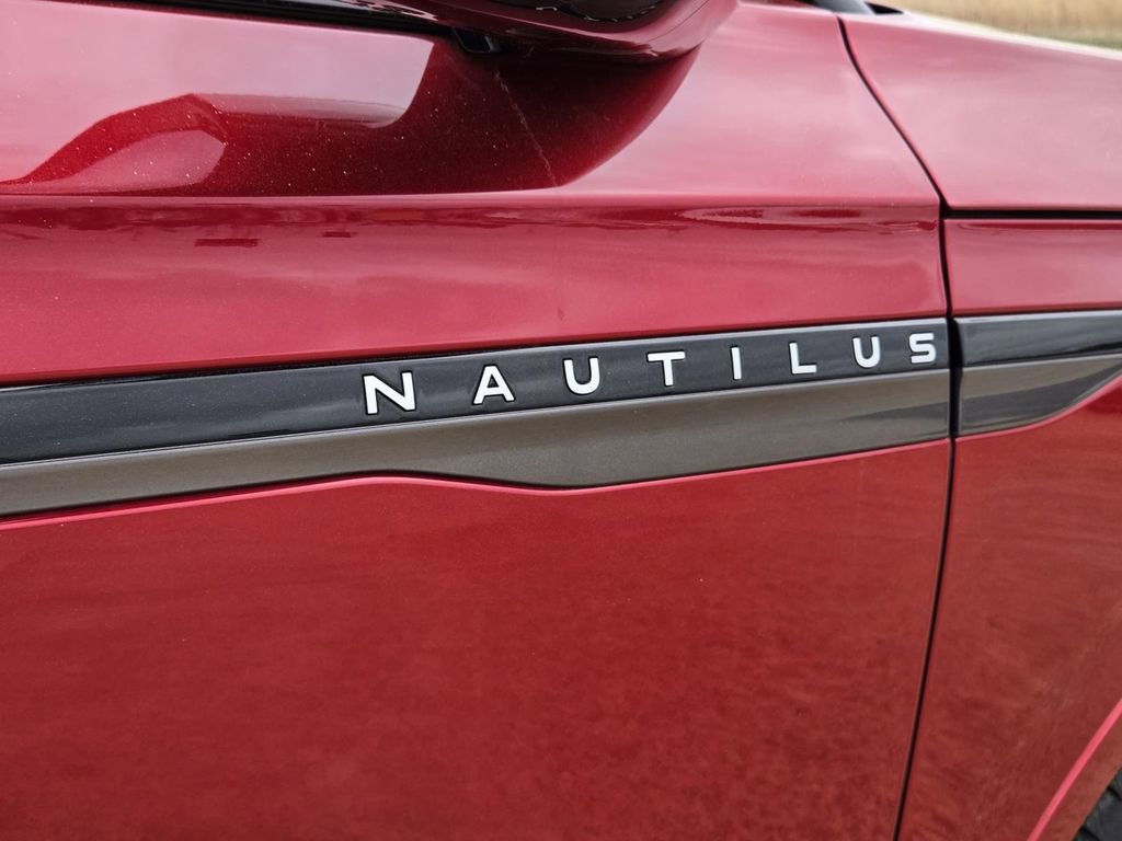 Used 2024 Lincoln Nautilus Reserve w/ Equipment Group 202A AWD/4WD image 7