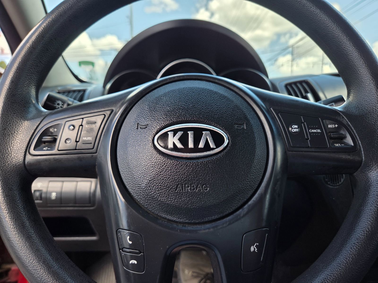 Used 2011 Kia Forte EX image 18