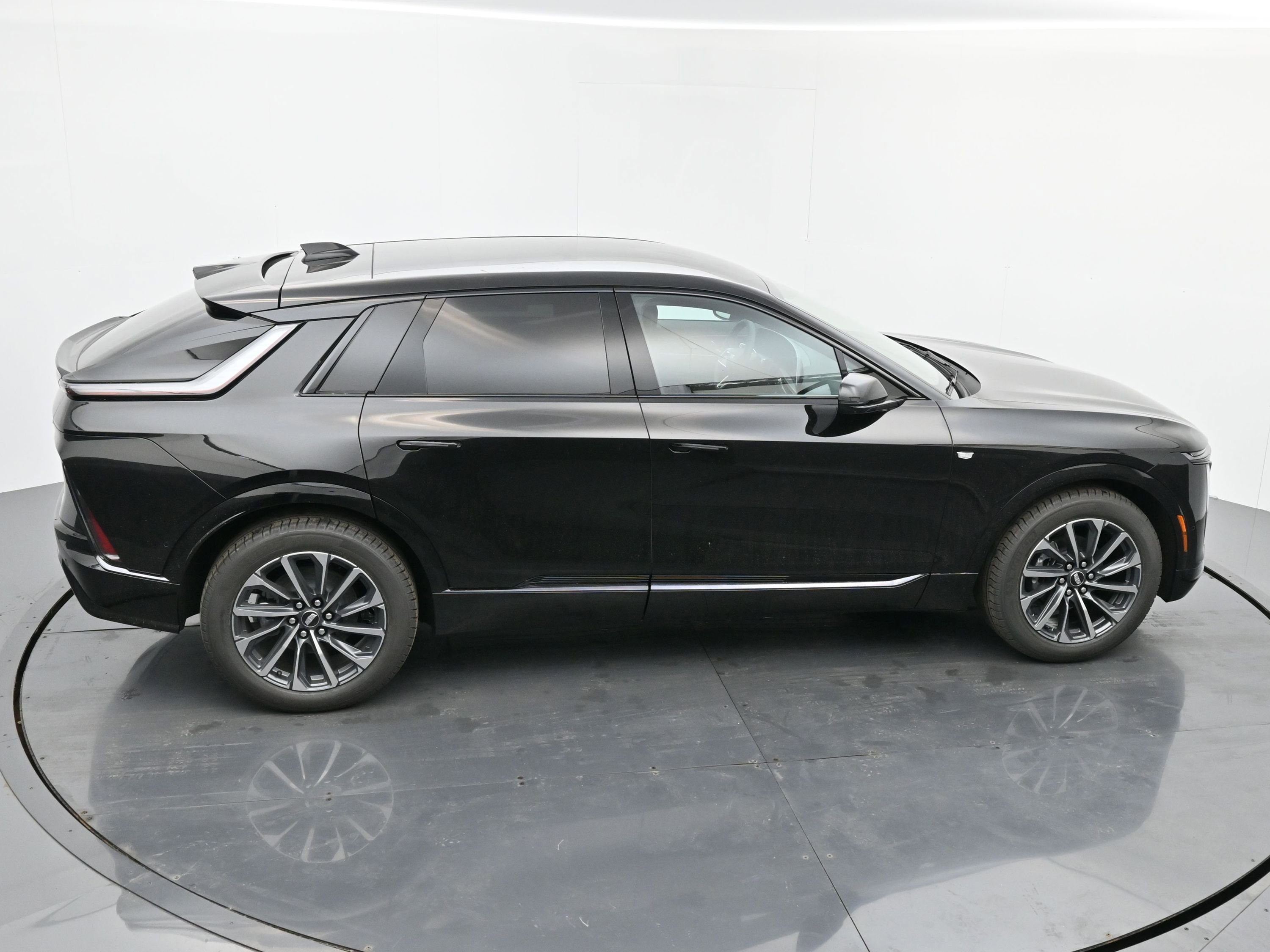 New 2025 Cadillac Lyriq Sport image 28