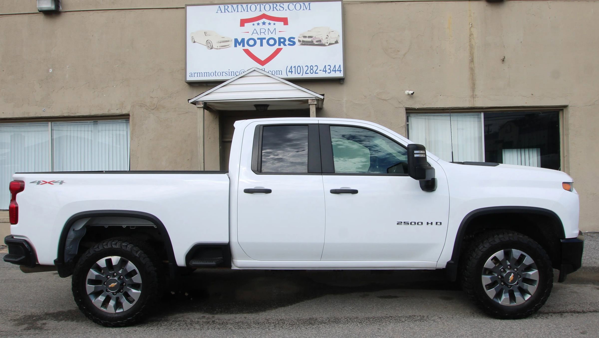 Used 2023 Chevrolet Silverado 2500 Custom w/ Custom Convenience Package image 4