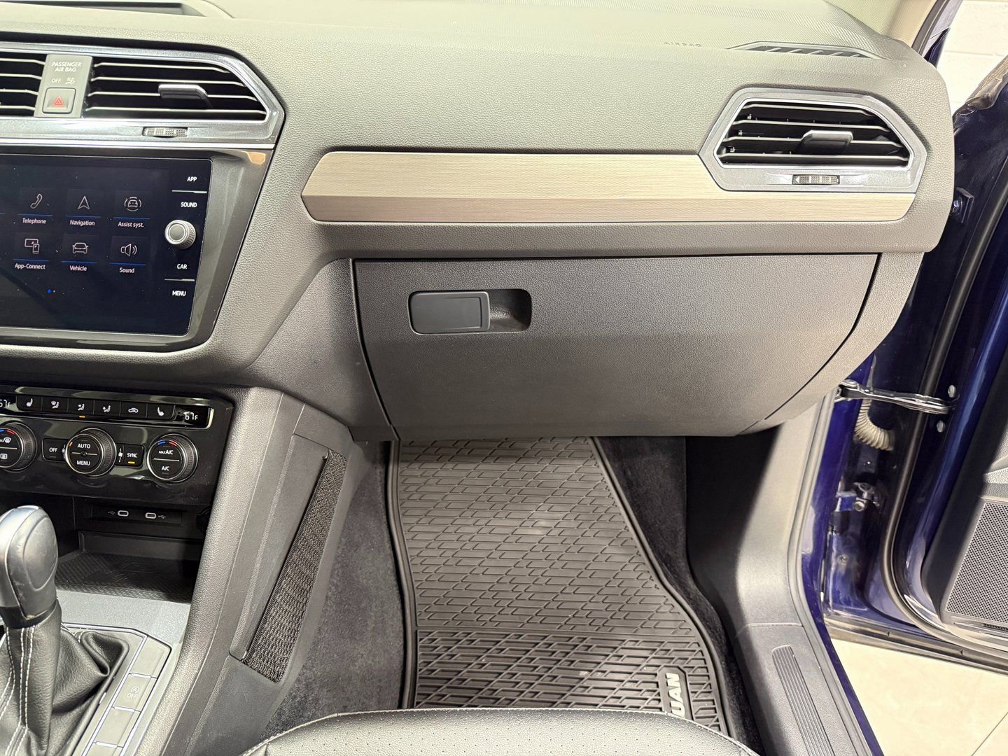 Used 2021 Volkswagen Tiguan SE image 27