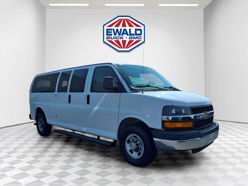 Used 2015 Chevrolet Express 3500 LT w/ LT Preferred Equipment Group RWD image 2