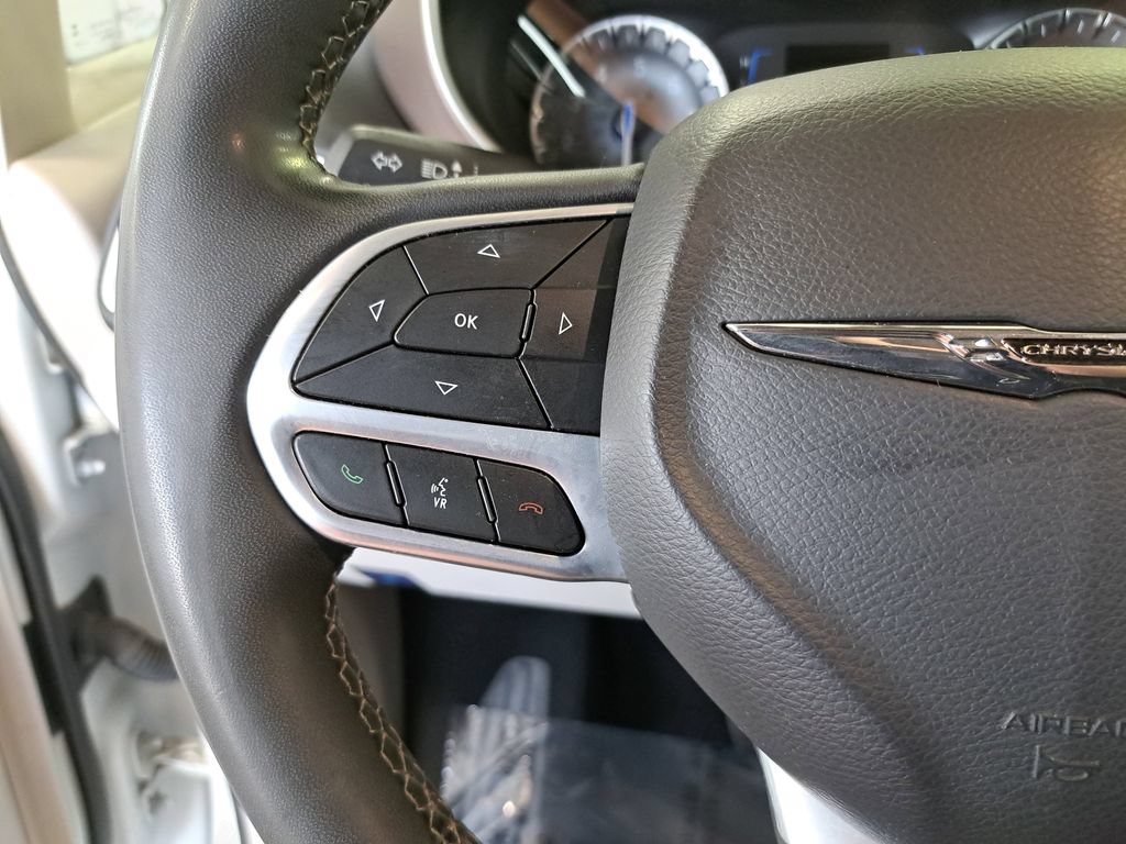 Used 2023 Chrysler Voyager LX FWD image 18
