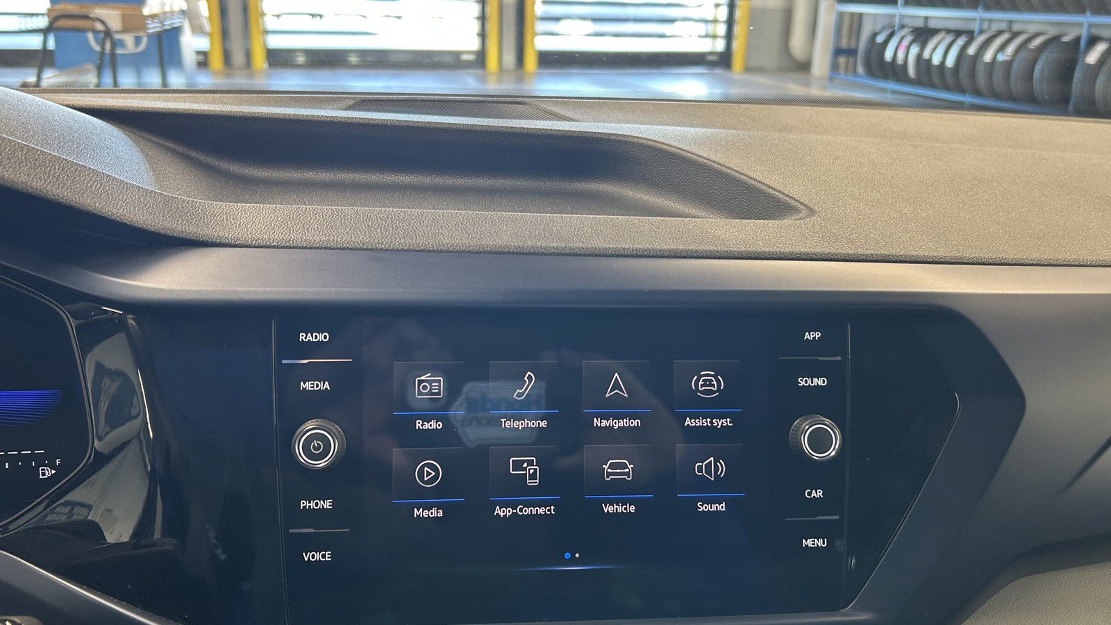 Used 2024 Volkswagen Taos SE image 28